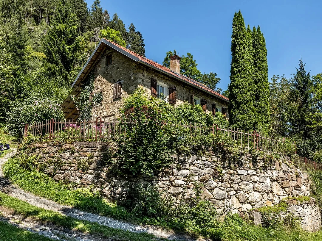 Landhaus mit Garten, Naturstein und freundlicher Umgebung